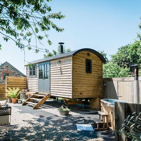 Boutique Cornish Shepherd'S Hut With Hot Tub Launceston Zewnętrze zdjęcie
